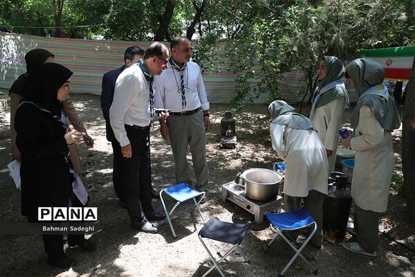 بازدید قائم مقام سازمان دانش آموزی از پخت غذا در نهمین دوره اردوی ملی پیشتازان دختر