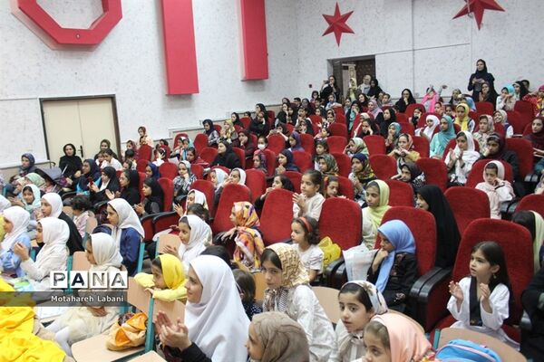اختتامیه کلاس‌های تابستانه دختران در کانون شهید مطهری