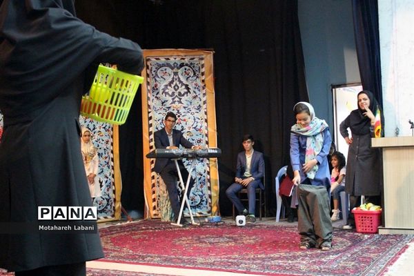 اختتامیه کلاس‌های تابستانه دختران در کانون شهید مطهری