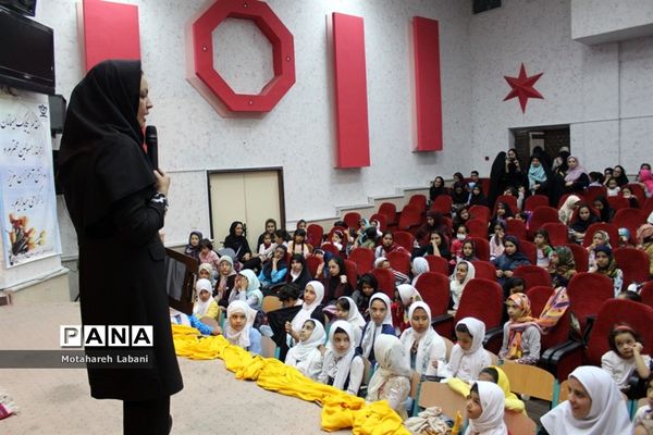 اختتامیه کلاس‌های تابستانه دختران در کانون شهید مطهری