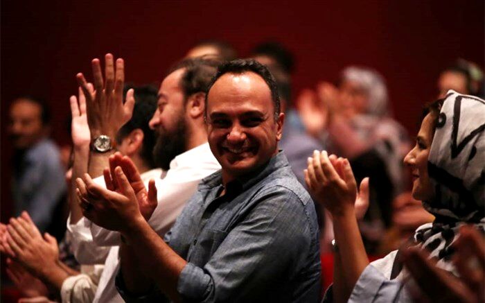 احسان کرمی به تماشای نمایش «اژدهای طلایی» نشست