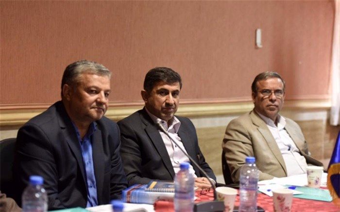 آگاهانه از ارزش‌های انقلاب اسلامی پاسداری می‌کنیم