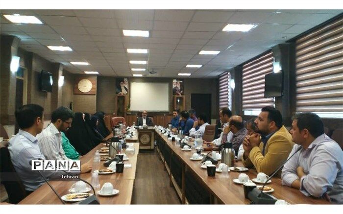 نشست مدیر آموزش و پرورش منطقه۱۶ با کارکنان واحد پشتیبانی