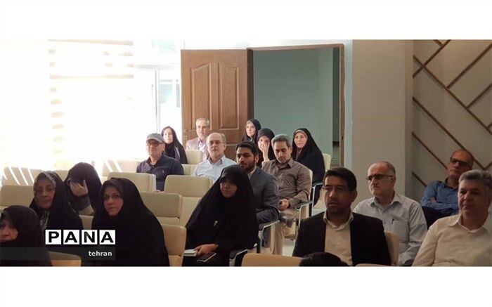 بازدید سرزده مدیر آموزش و پرورش منطقه1 از محل برگزاری دوره های ضمن خدمت مدیران