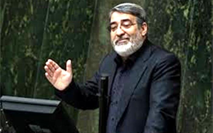 وزیر کشور نماینده سوال کننده را قانع کرد