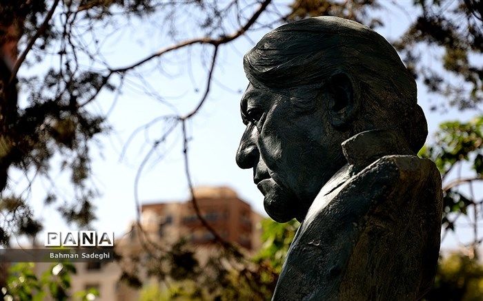 رونمایی از سردیس و تابلوی عزت‌الله انتظامی