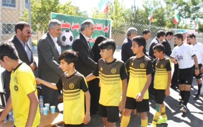 اولین زمین چمن مصنوعی دانش‌آموزی جنوب شهرکرد افتتاح شد