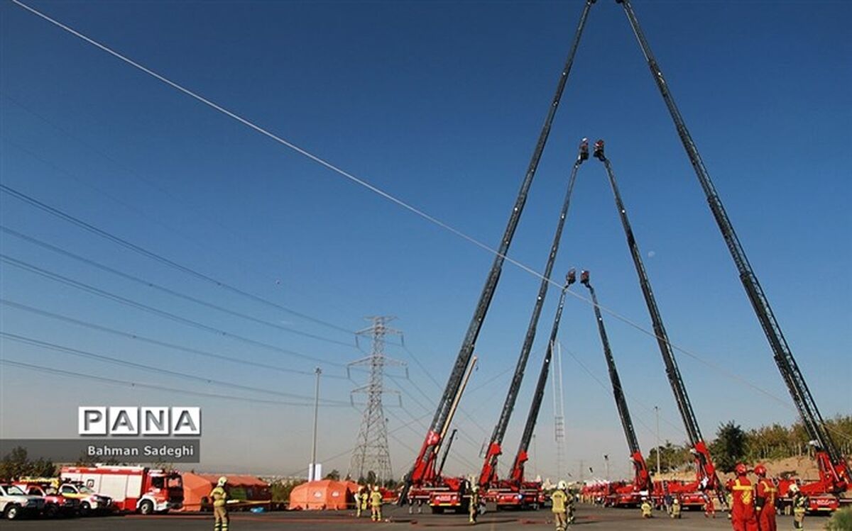 بهره‌برداری از ۹ نردبان جدید آتش‌نشانی