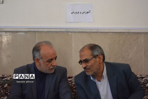 حضورمردمی و میز خدمت با حضور استاندار و مدیران کل استان در شهرستان خوسف