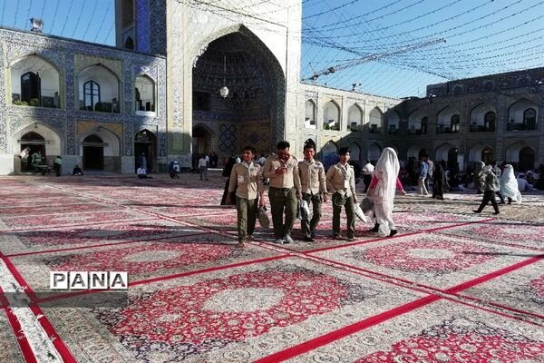 حضور دانش‌آموزان پیشتاز پسر سراسر کشور در حرم مطهر رضوی