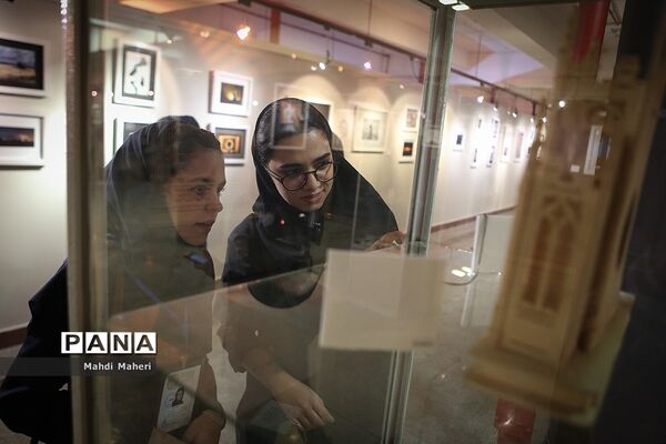 افتتاح نمایشگاه دستی تجسمی آثار دانش‌آموزان برگزیده مسابقات فرهنگی هنری