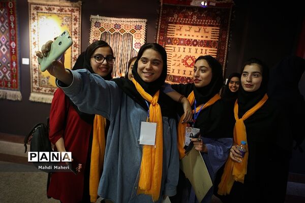 افتتاح نمایشگاه دستی تجسمی آثار دانش‌آموزان برگزیده مسابقات فرهنگی هنری
