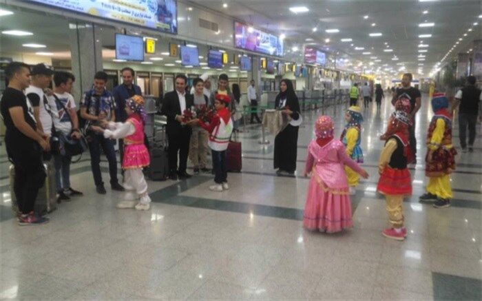 استقبال دانش آموزان پیشتاز از تیم های منتخب شرکت کننده در جشنواره خوارزمی