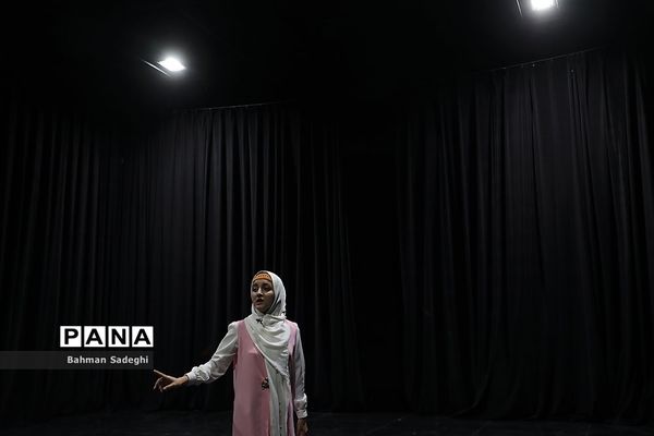 بازدید معاون پرورشی از سی و هفتمین جشنواره فرهنگی و هنری دانش‌آموزان برگزیده دختر کشور