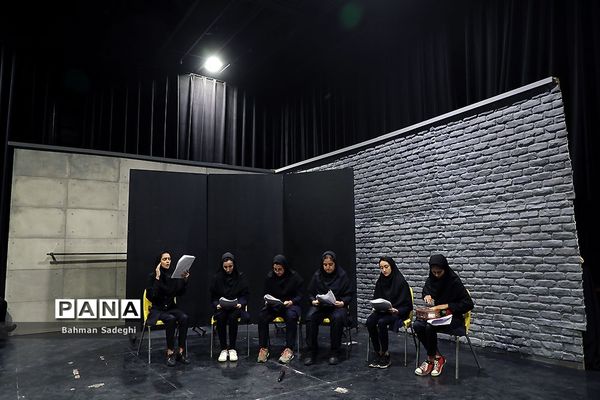 بازدید معاون پرورشی از سی و هفتمین جشنواره فرهنگی و هنری دانش‌آموزان برگزیده دختر کشور