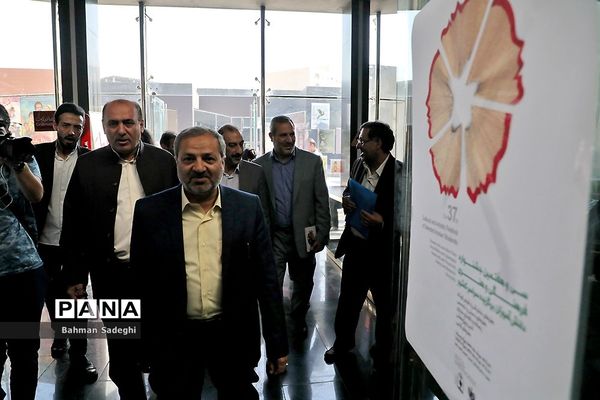 بازدید معاون پرورشی از سی و هفتمین جشنواره فرهنگی و هنری دانش‌آموزان برگزیده دختر کشور