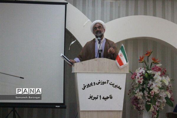 آیین تجلیل از ایثارگران، جانبازان، آزادگان  فرهنگی و فرزندان شاهد شاغل در آموزش و پرورش ناحیه یک تبریز