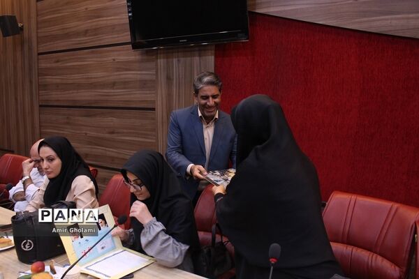 نشست مدیرکل آموزش و پرورش شهرستان‌های استان تهران با اصحاب رسانه