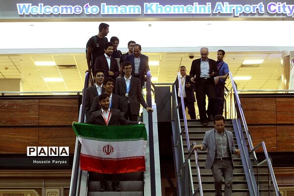 استقبال از مدال‌آوران سی و یکمین المپیادجهانی کامپیوتر