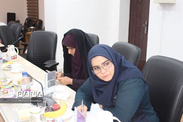نشست شورای معاونان آموزش و پرورش استان بوشهر با خبرنگاران