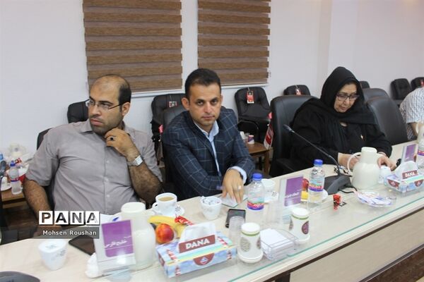 نشست شورای معاونان آموزش و پرورش استان بوشهر با خبرنگاران