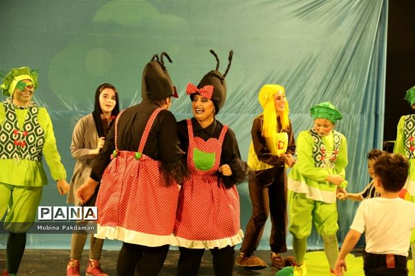 نمایش «جادوی موی طلایی»