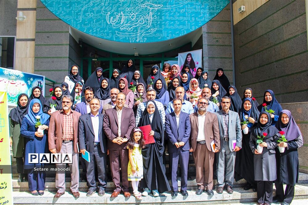 قدردانی رتبه چهارم کنکور ٩٨ از معلمان خود