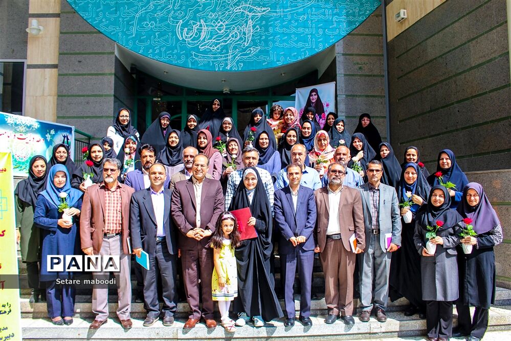قدردانی رتبه چهارم کنکور ٩٨ از معلمان خود
