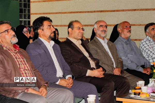 قدردانی رتبه چهارم کنکور ٩٨ از معلمان خود