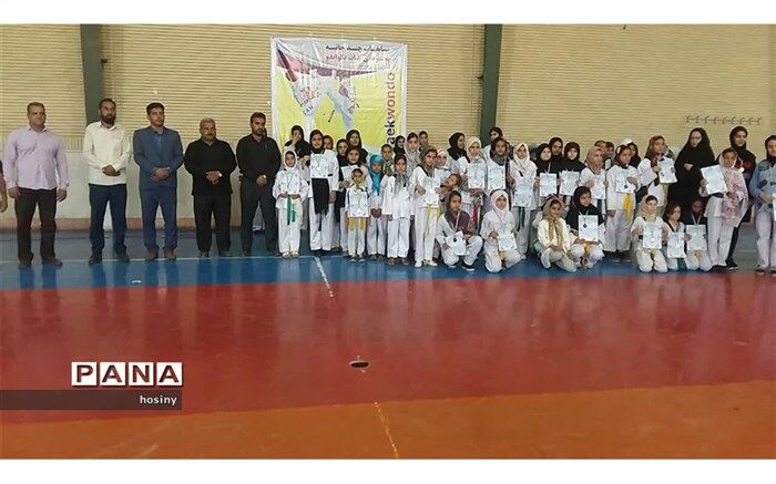 مسابقات تکواندو بانوان کاشمر برگزار شد