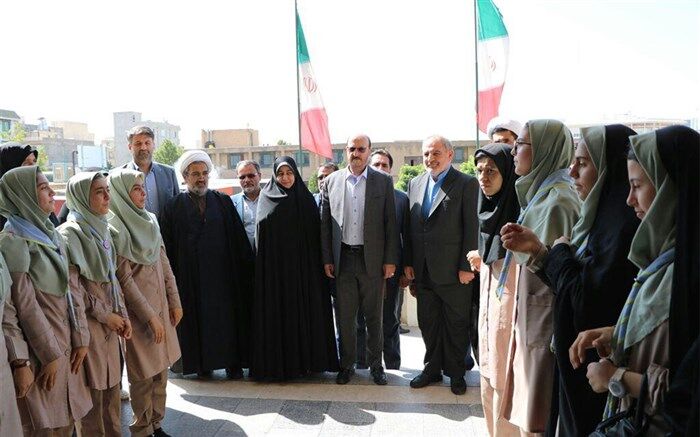 کاروان تجهیزات آموزشی طرح نگاه باحضور مسئولین استان قزوین برگزار شد