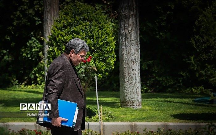 سرپرست وزارت آموزش و پرورش به مقام شامخ شهدای زاهدان ادای احترام کرد