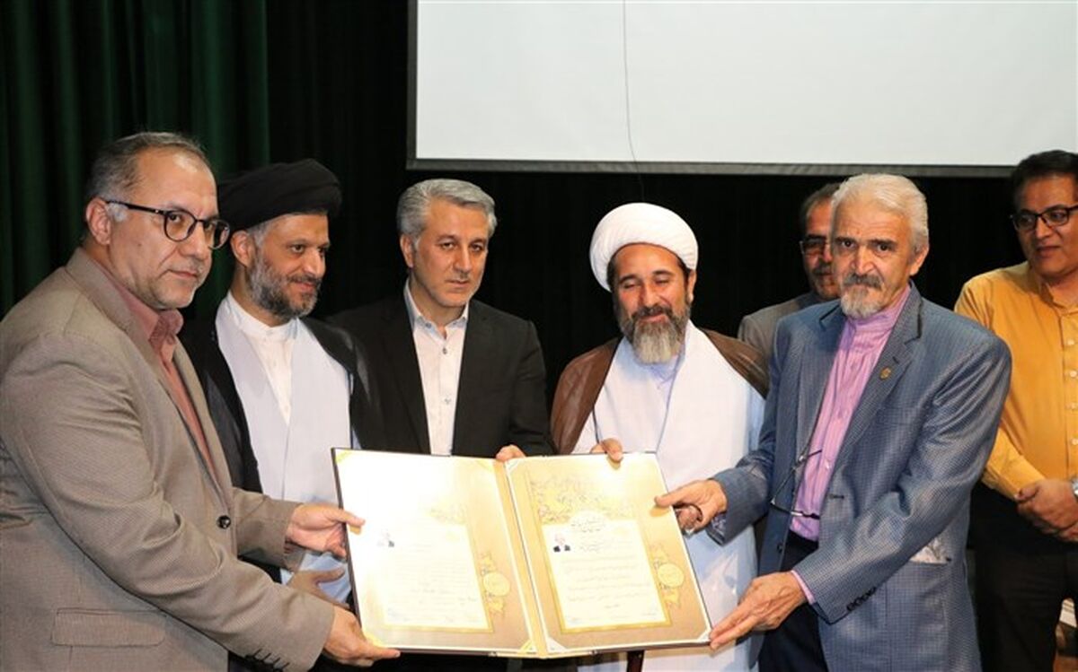 اعطای مقام استادی ایران به پیشکسوت عرصه خوشنویسی نی ریز