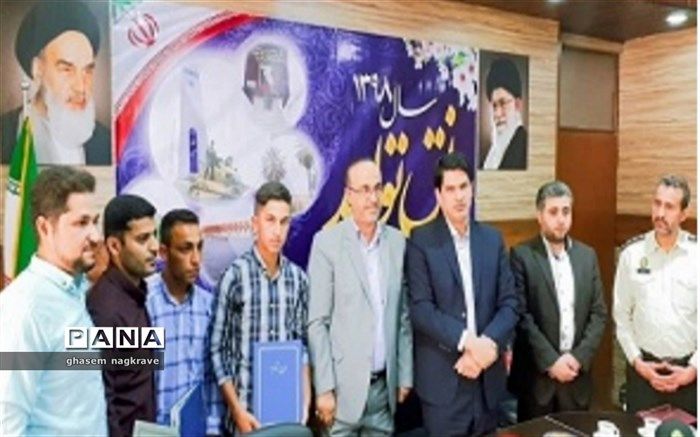 تقدیرازمقام آوران مسابقات علوم آزمایشگاهی درحمیدیه