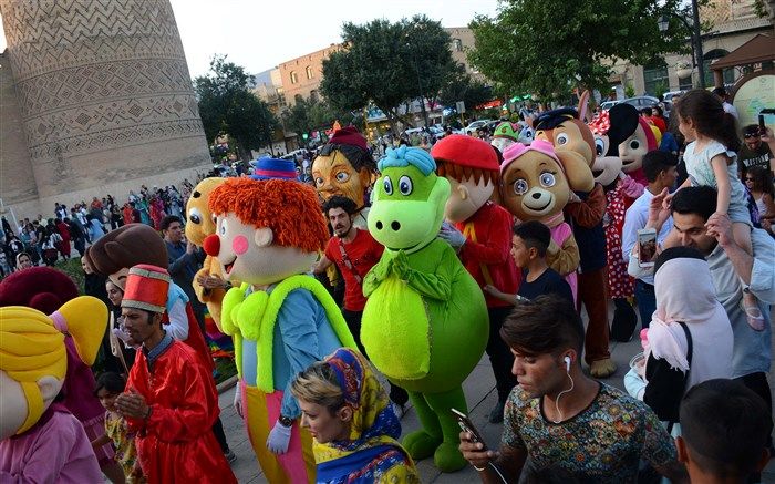 31 اجرا در دومین روز جشنواره تئاتر خیابانی مریوان