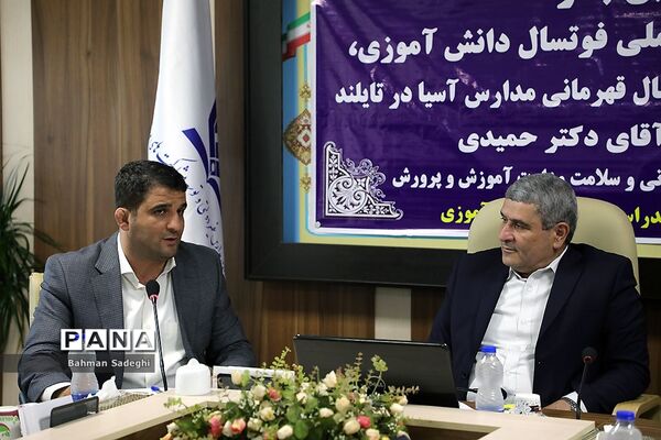 دیدار اعضای تیم فوتسال دانش‌آموزی با معاون وزیر آموزش و پرورش