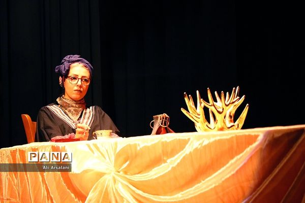 اجرای نمایش «از گوشۀ تبریز تا پرده های ترابزون»