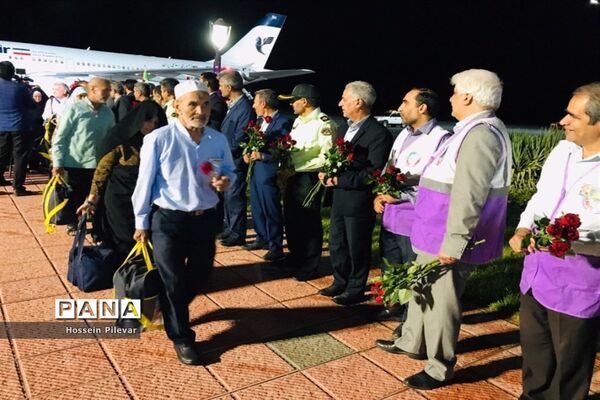 مراسم استقبال از ورود اولین کاروان حجاج بیت الله الحرام به  خراسان جنوبی