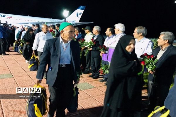 مراسم استقبال از ورود اولین کاروان حجاج بیت الله الحرام به  خراسان جنوبی