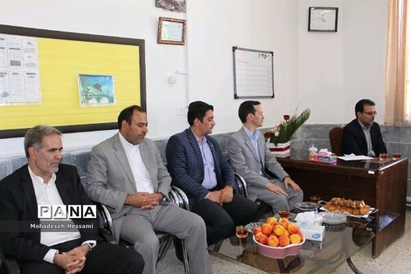 بازدید علیرضا کمرئی، معاون آموزش متوسطه وزارت آموزش و پرورش، از شهرستان درمیان