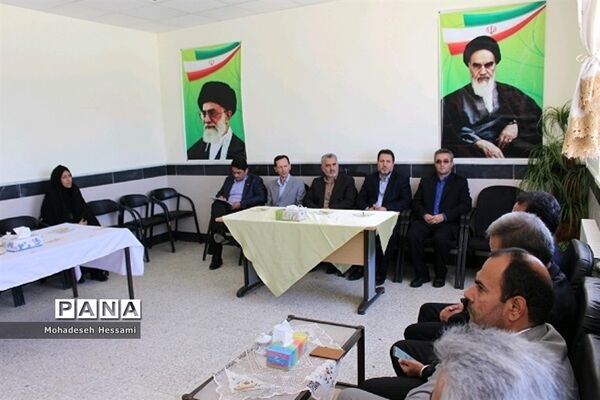 بازدید علیرضا کمرئی، معاون آموزش متوسطه وزارت آموزش و پرورش، از شهرستان درمیان