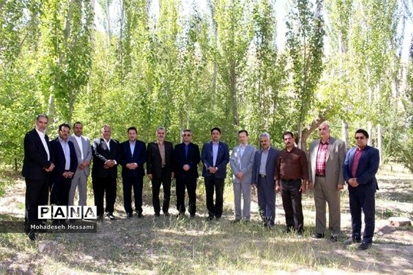 بازدید علیرضا کمرئی، معاون آموزش متوسطه وزارت آموزش و پرورش، از شهرستان درمیان
