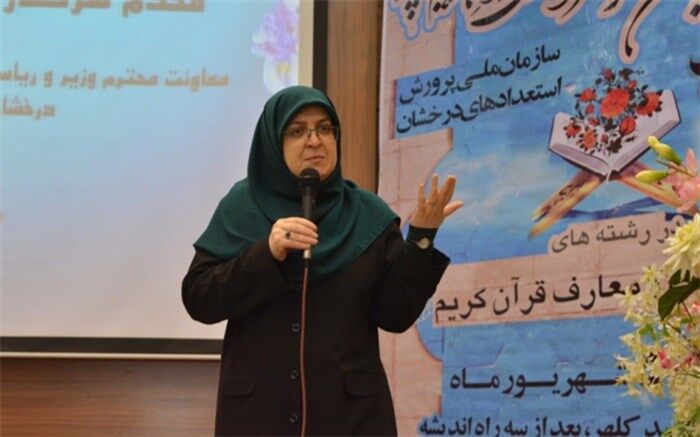 مهاجرانی: تعمیق در نگاه و اندیشه سبب کسب قدر و منزلت انسانی است