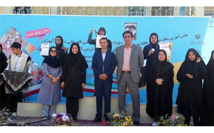 دانش آموزان دختر ایلامی مدال های نقره مسابقات قهرمانی دوومیدانی را از آن خود کردند