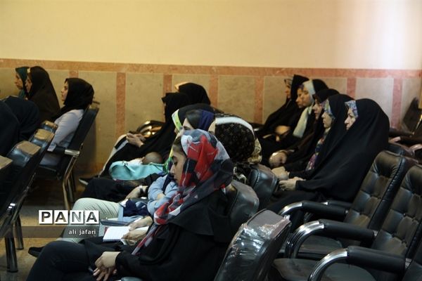 تقدیر ازدانش‌آموزان برترکارگاه مهارت‌های تفکرخلاق درشهرری