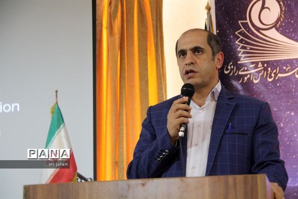 تقدیر ازدانش‌آموزان برترکارگاه مهارت‌های تفکرخلاق درشهرری