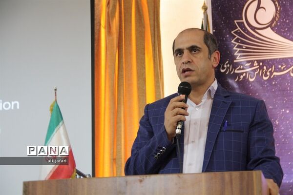 تقدیر ازدانش‌آموزان برترکارگاه مهارت‌های تفکرخلاق درشهرری