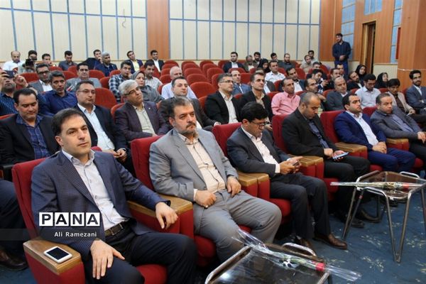 تجلیل از کارمندان و مدیران نمونه شهرستان‌ قائم‌شهر