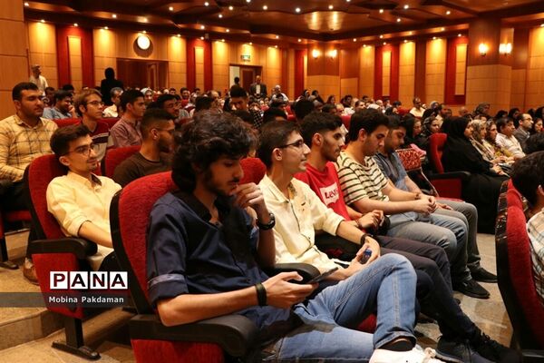 تجلیل از برترین‌های المپیادهای علمی و کنکور سراسری ۹۸