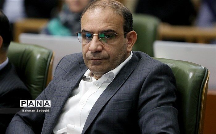 محمد علیخانی اعلام کرد: ارسال گزارش ایمنی خط ۶ و ۷ به شهردار